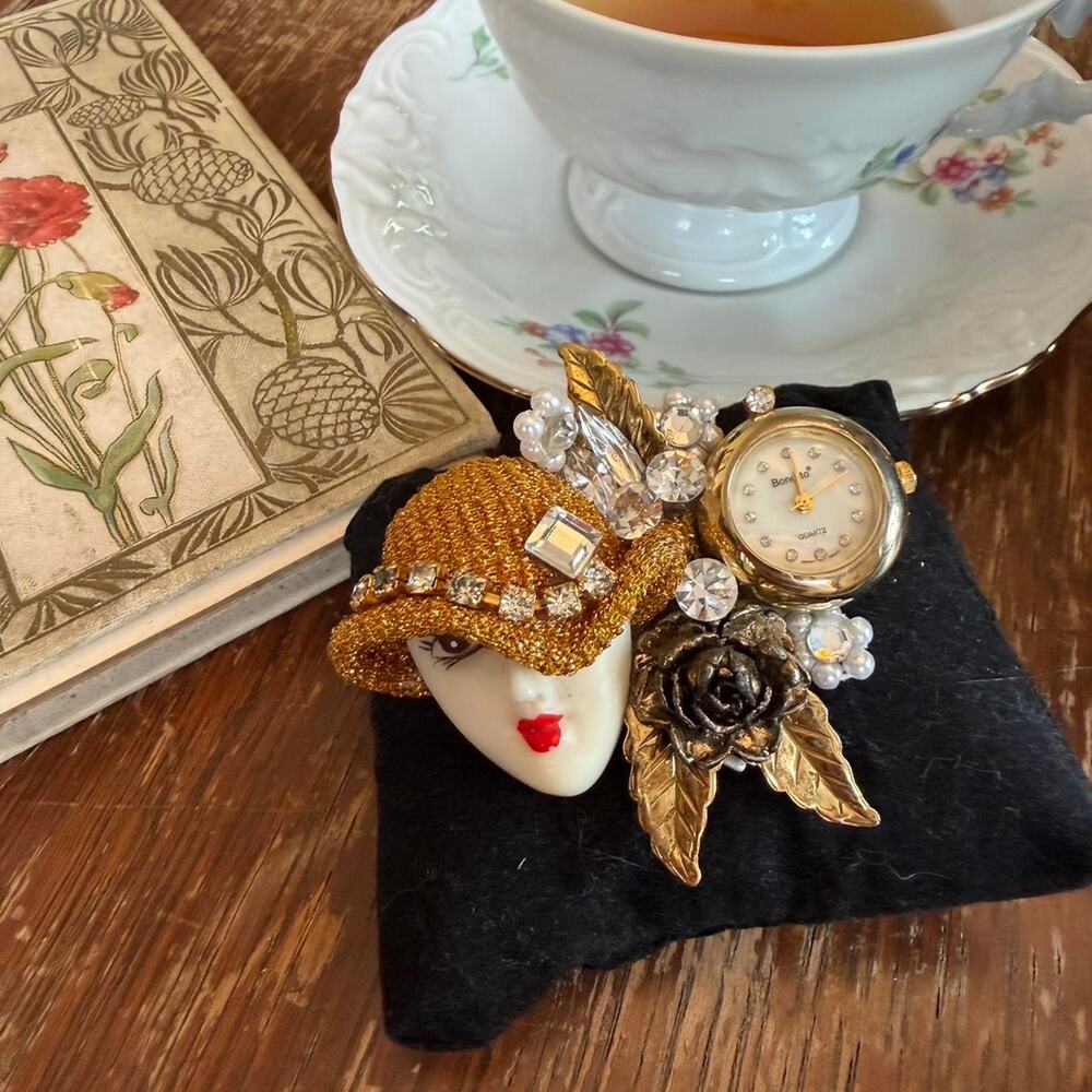 Bonetto vintage brooch